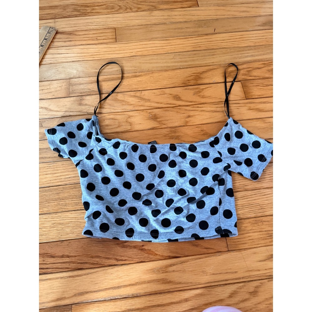 Y2K 2000s style XXI Forever 21 Gray Black Polka Dot Off Shoulder Crop Top - Picture 4 of 6
